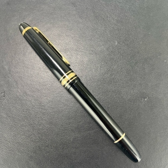 Montblanc Meisterstück Classique Gold-Coated Fountain Pen - Picture 2 of 7